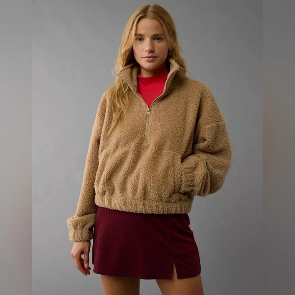 American Eagle Outfitters cropped sherpa quarter-zip sweatshirt Sz Xs